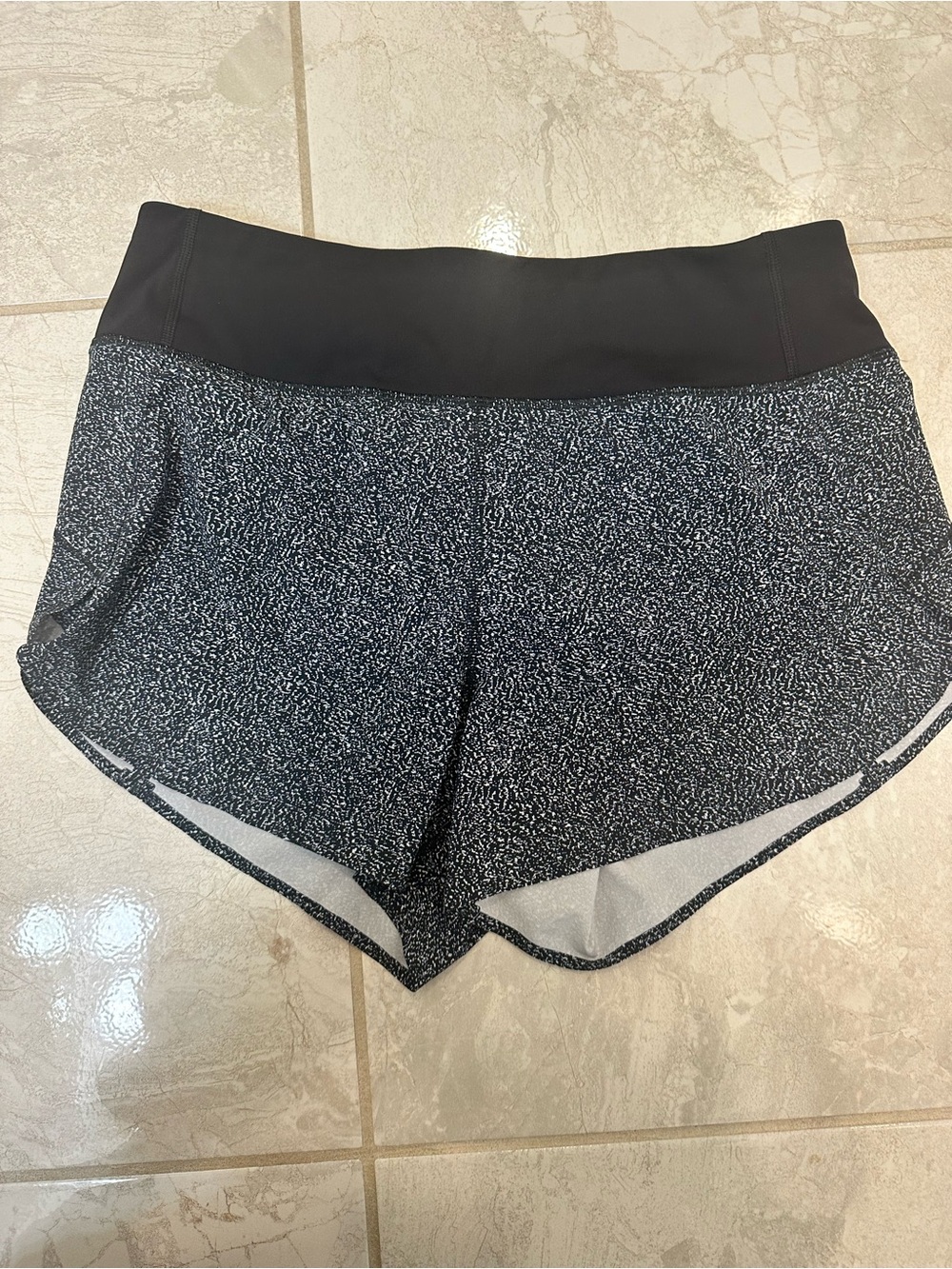 Athleta run with it 3.5 shorts